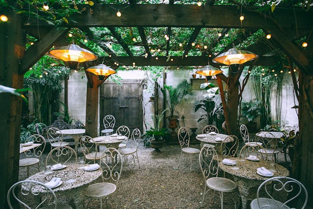 Installer une pergola pour profiter de son jardin en toute saison